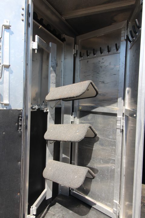 Used 1999 SilverLite LQ 3 Horse Trailer