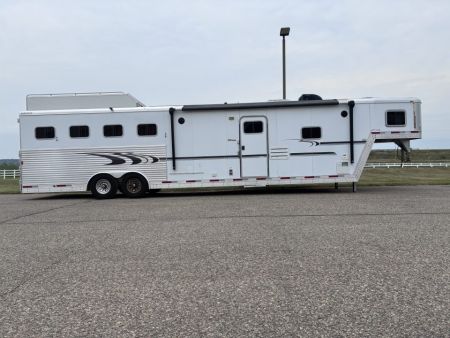 Used 2005 Exiss Trailers 4H 14'LQ Horse Trailer
