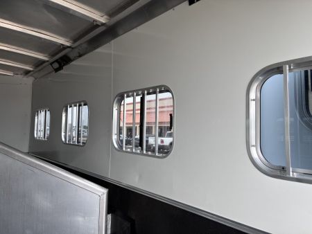 Used 2005 Exiss Trailers 4H 14'LQ Horse Trailer