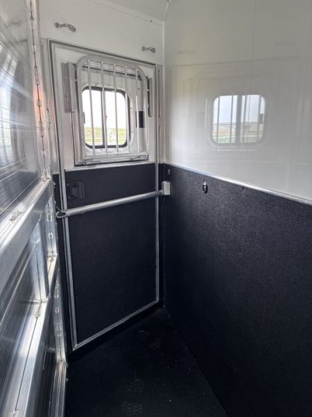 New 2027 Cimarron Trailers 4H GN R.T.G. Horse Trailer