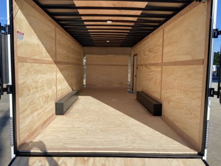 New United UXT-8.5X22Enclosed Trailer