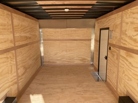 New United UXT-8.5X22Enclosed Trailer