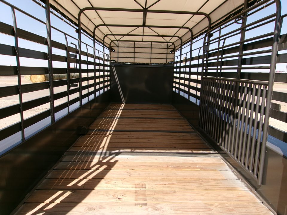 New 2026 WW 6.8x20 GN Stock Trailer w/ Tarp