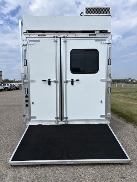 New 2027 Lakota Infinity 3H 16' LQ Horse Trailer