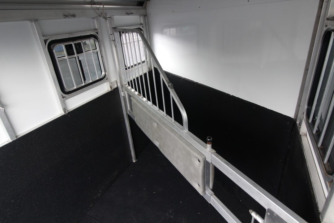 Used 2010 Circle J Lightning 2 Horse Trailer