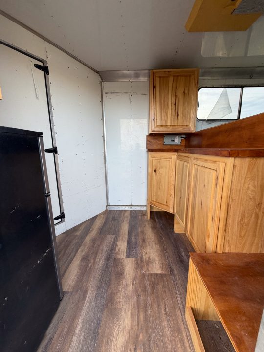 Used 1997 Sundowner Trailers 5H GN Horse Trailer