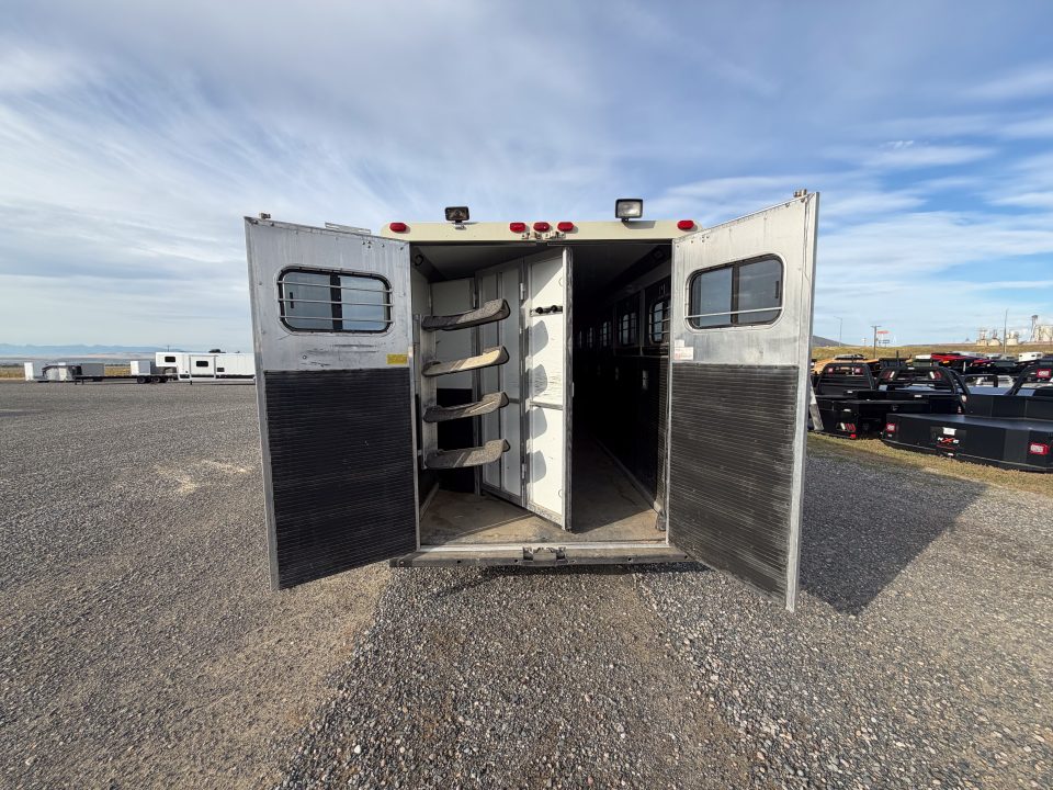 Used 1997 Sundowner Trailers 5H GN Horse Trailer