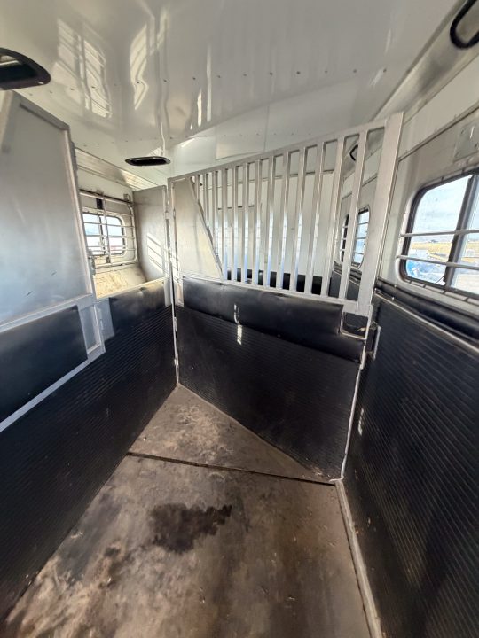 Used 1997 Sundowner Trailers 5H GN Horse Trailer