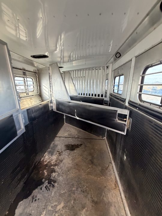 Used 1997 Sundowner Trailers 5H GN Horse Trailer