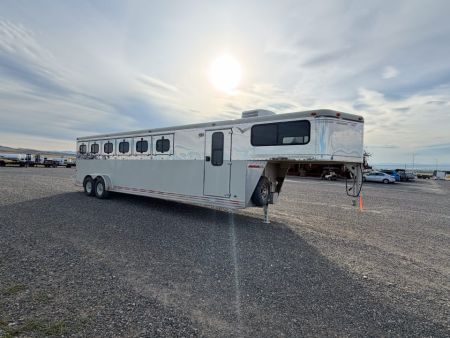 Used 1997 Sundowner Trailers 5H GN Horse Trailer