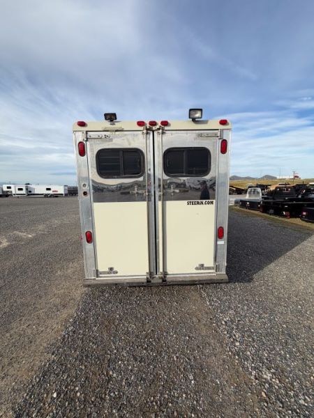 Used 1997 Sundowner Trailers 5H GN Horse Trailer
