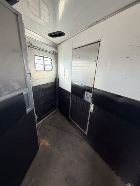 Used 1997 Sundowner Trailers 5H GN Horse Trailer