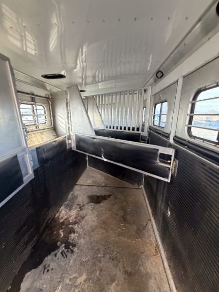 Used 1997 Sundowner Trailers 5H GN Horse Trailer