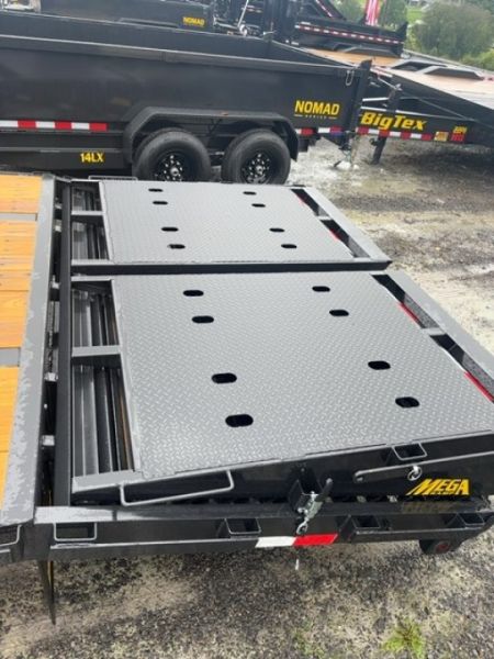 New 2027 Big Tex Trailers 25+5 22GN Deckover Trailer