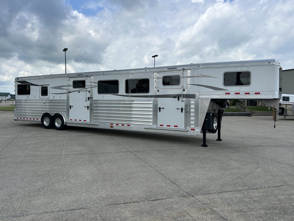 New 2027 4-Star Trailers 5-8 Horse Head to Head Horse Trailer