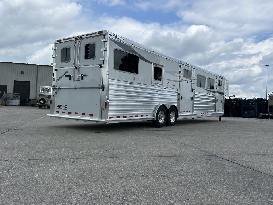 New 2027 4-Star Trailers 5-8 Horse Head to Head Horse Trailer