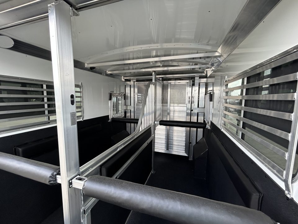 New 2027 4-Star Trailers 5-8 Horse Head to Head Horse Trailer