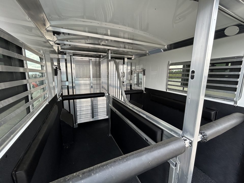 New 2027 4-Star Trailers 5-8 Horse Head to Head Horse Trailer