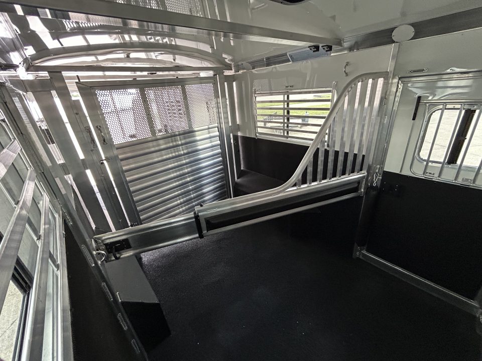 New 2027 4-Star Trailers 5-8 Horse Head to Head Horse Trailer
