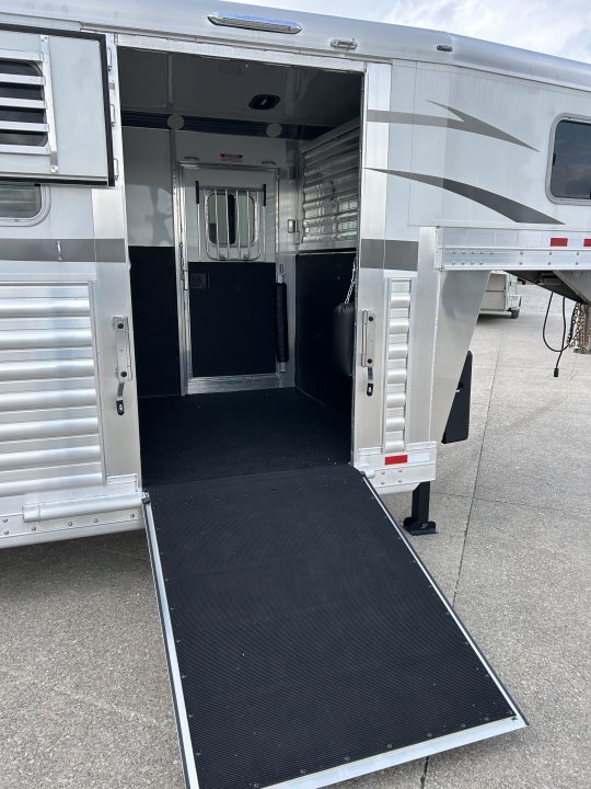 New 2027 4-Star Trailers 5-8 Horse Head to Head Horse Trailer