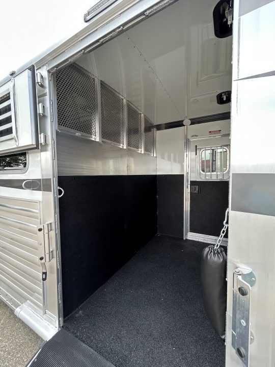 New 2027 4-Star Trailers 5-8 Horse Head to Head Horse Trailer