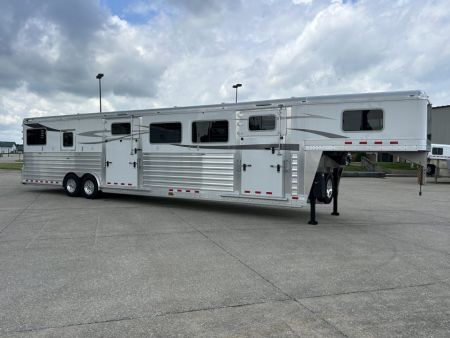 New 2027 4-Star Trailers 5-8 Horse Head to Head Horse Trailer
