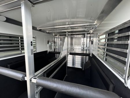 New 2027 4-Star Trailers 5-8 Horse Head to Head Horse Trailer