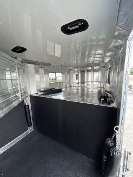 New 2027 4-Star Trailers 5-8 Horse Head to Head Horse Trailer