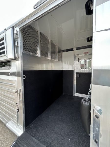 New 2027 4-Star Trailers 5-8 Horse Head to Head Horse Trailer
