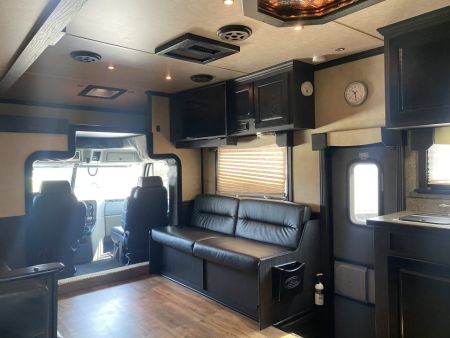 Used 2005 Columbia 40' Motorhome