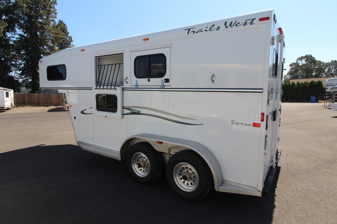 Used 2007 Trails West Sierra GN 2 Horse Trailer