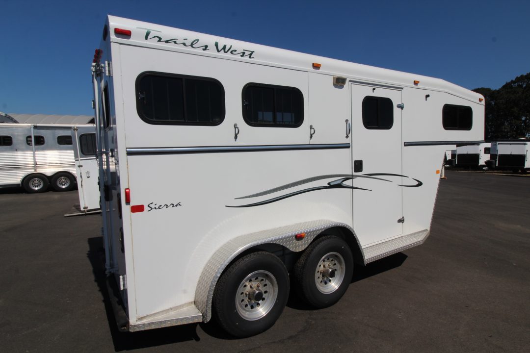 Used 2007 Trails West Sierra GN 2 Horse Trailer