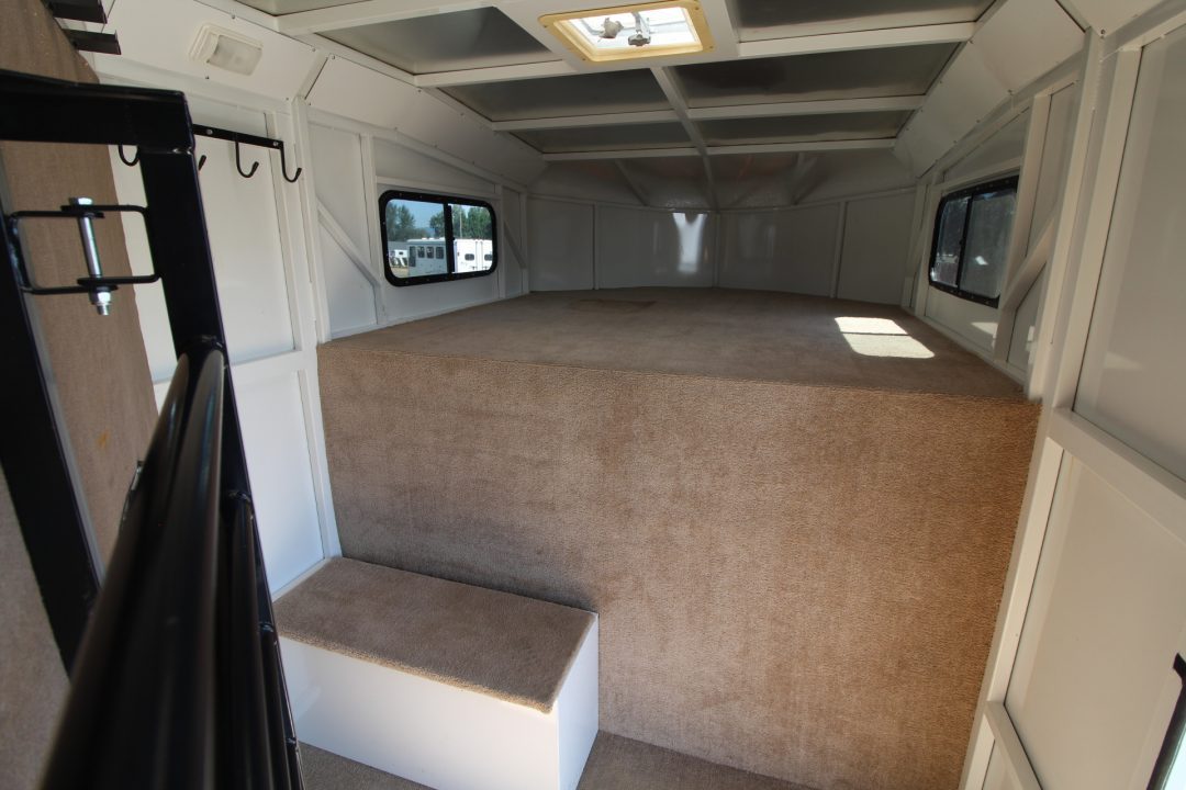 Used 2007 Trails West Sierra GN 2 Horse Trailer