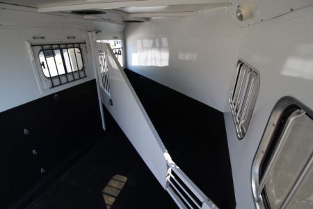 Used 2007 Trails West Sierra GN 2 Horse Trailer