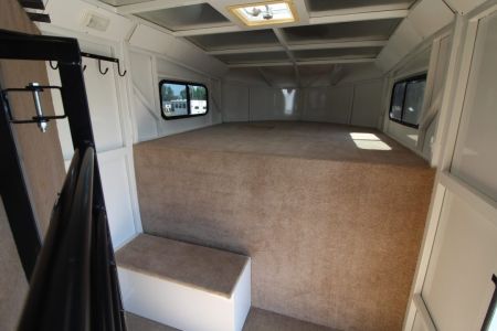 Used 2007 Trails West Sierra GN 2 Horse Trailer