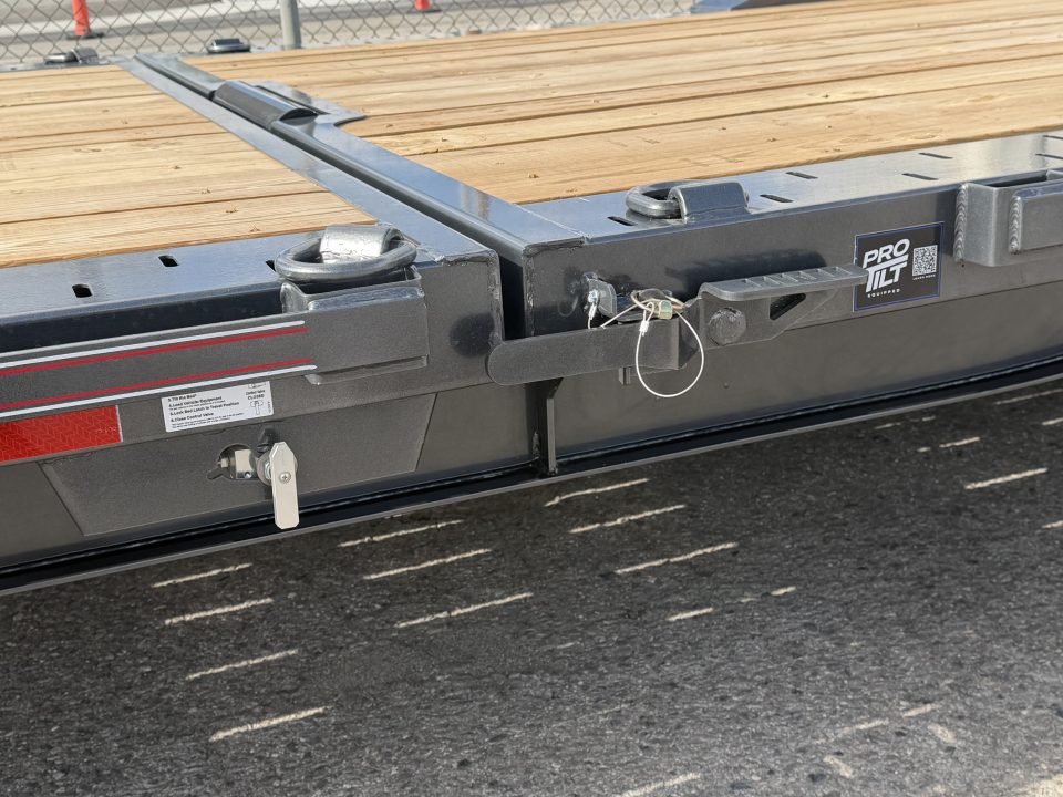 New 2026 Diamond C HXD 102"x24' - 23K Equipment Tilt Trailer