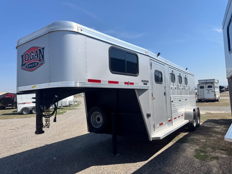 New 2027 Logan Coach 3H BULLSEYE GN Horse Trailer
