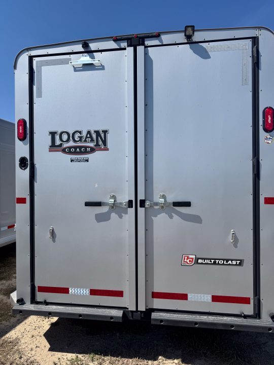 New 2027 Logan Coach 3H BULLSEYE GN Horse Trailer