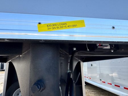 New 2027 Logan Coach 3H BULLSEYE GN Horse Trailer