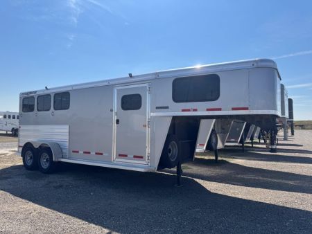 New 2027 Logan Coach 3H BULLSEYE GN Horse Trailer