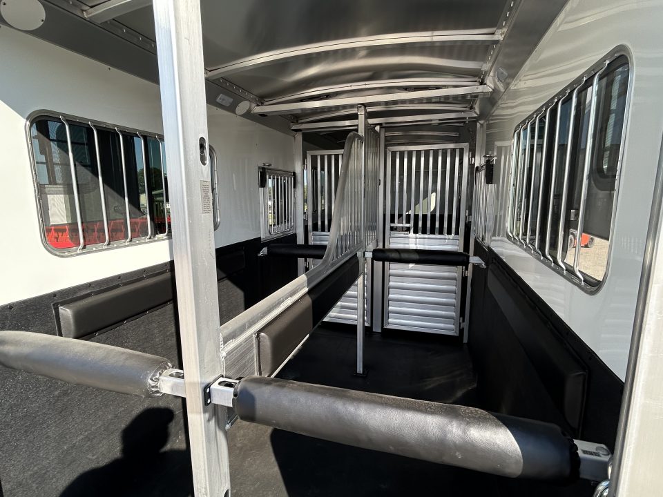 New 2027 4-Star Trailers 2+1 Horse Trailer