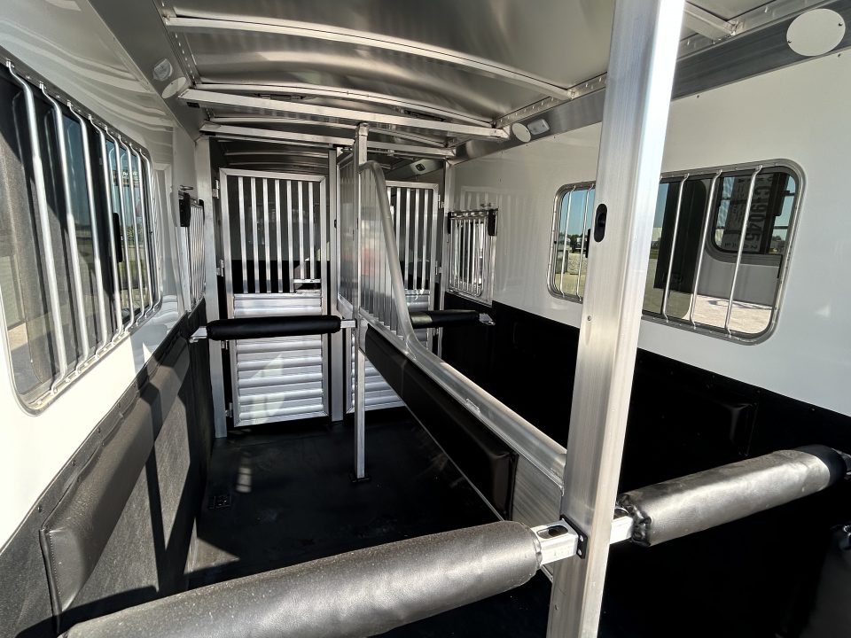 New 2027 4-Star Trailers 2+1 Horse Trailer
