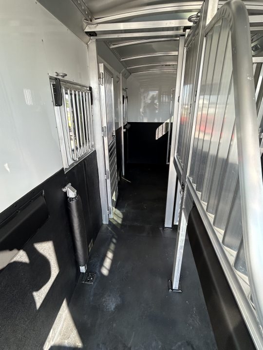 New 2027 4-Star Trailers 2+1 Horse Trailer