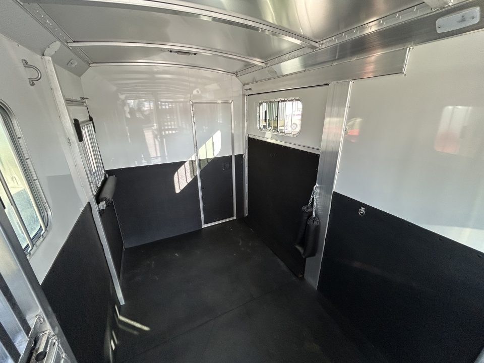 New 2027 4-Star Trailers 2+1 Horse Trailer