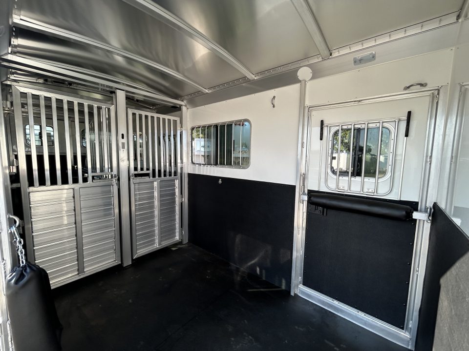 New 2027 4-Star Trailers 2+1 Horse Trailer