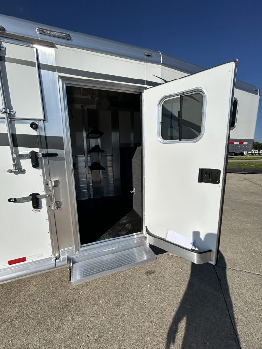New 2027 4-Star Trailers 2+1 Horse Trailer