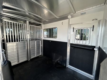 New 2027 4-Star Trailers 2+1 Horse Trailer