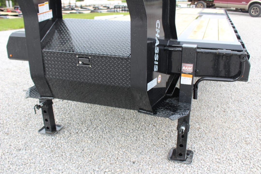 New 2027 Moritz FDGH Hydraulic Tail 30' GOOSENECK Deckover Flatbed Trailer- 25900# GVW