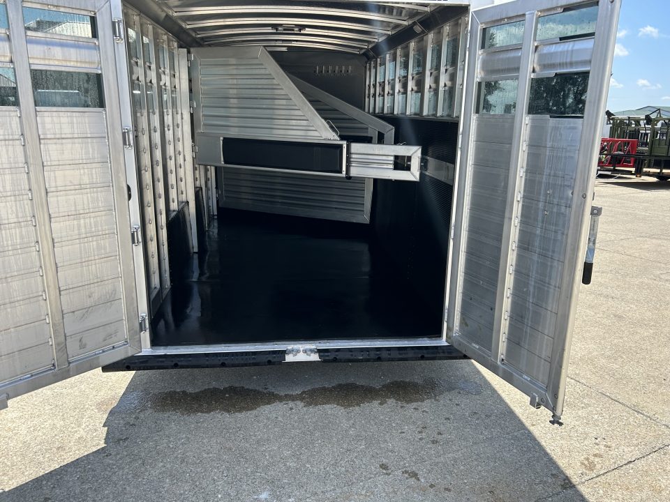 Used 2025 Elite Trailers 4 Horse Horse Trailer