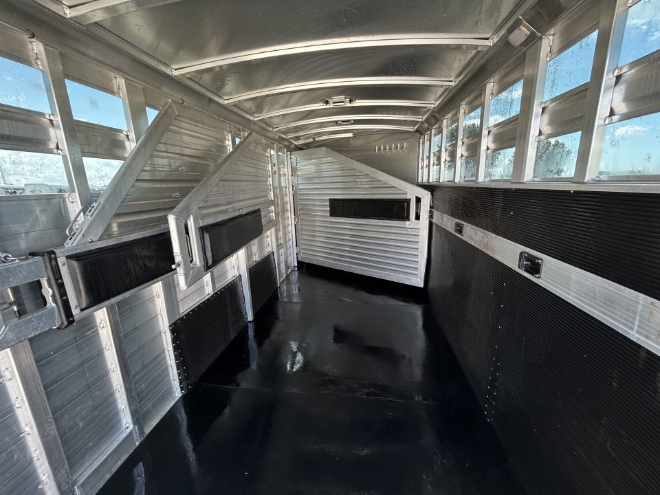 Used 2025 Elite Trailers 4 Horse Horse Trailer